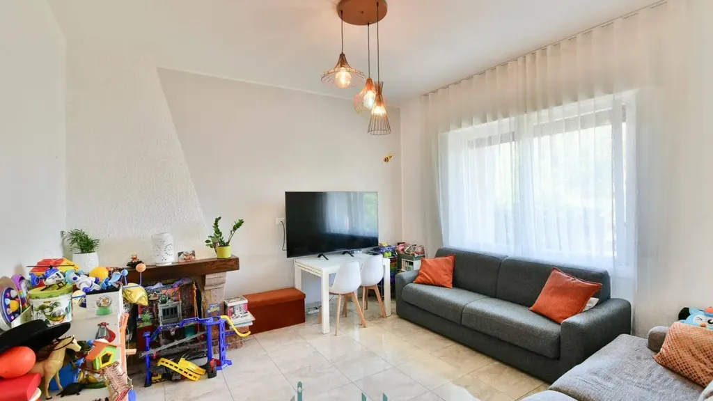 Elutuba - Semi-detached House with Garden in Giussano