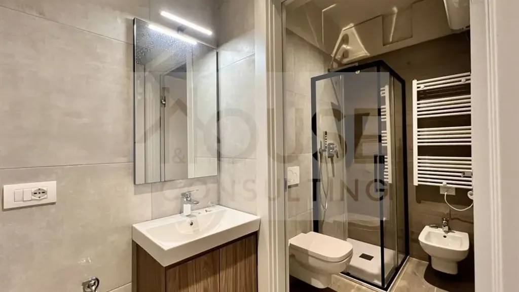 Salles de bain - Modernised 2-Bedroom Flat in Milan