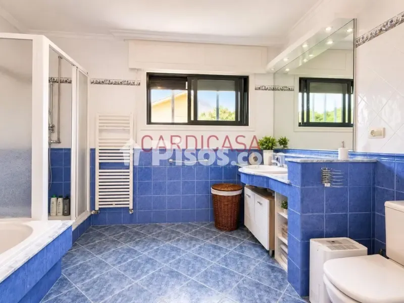 Bathrooms - Chalet with Sea View and Pool in Oia
