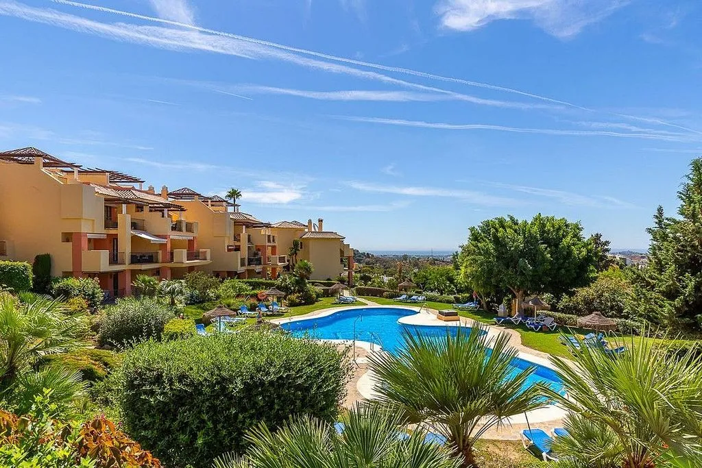 Bassein - Duplex with Golf View in Benahavís