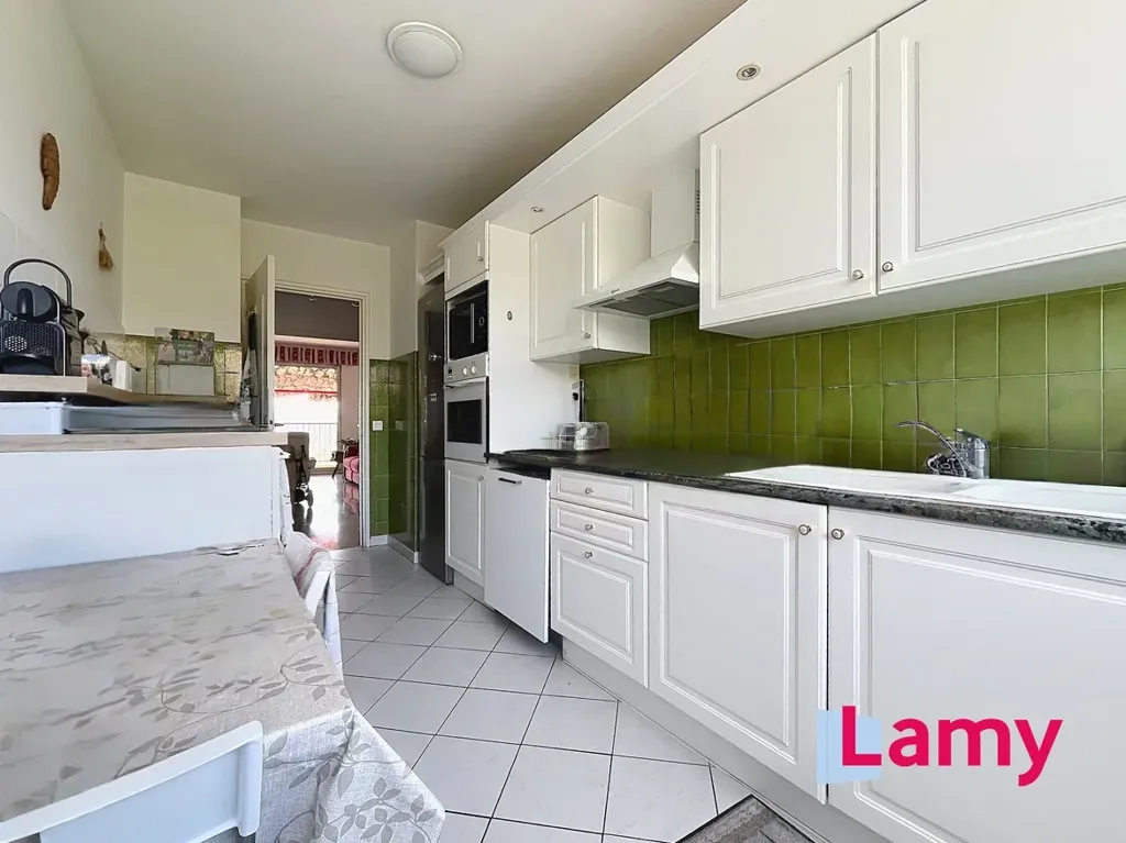Cuisine - Appartement avec Vue Dominante au Dernier Étage à Aix-en-Provence