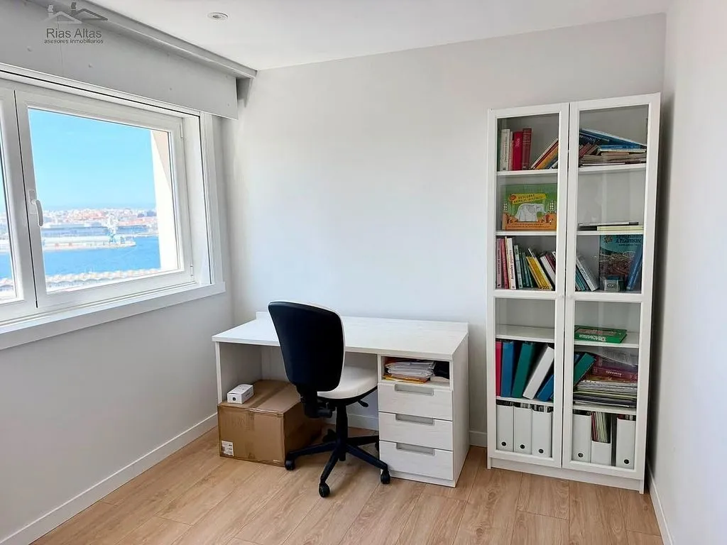 Studio - Modernised Apartment with Sea View on Avenida del Ejército
