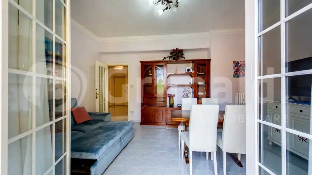 Salle à manger - Rear-Facing Apartment with Balconies in Rome