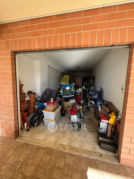Garaaž - Rearranged Apartment with Balcony in Tito
