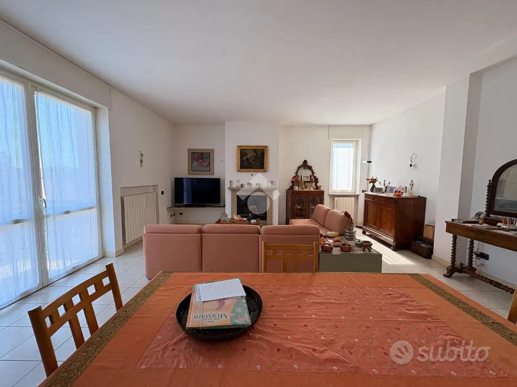 Appartement 4 pièces à IT