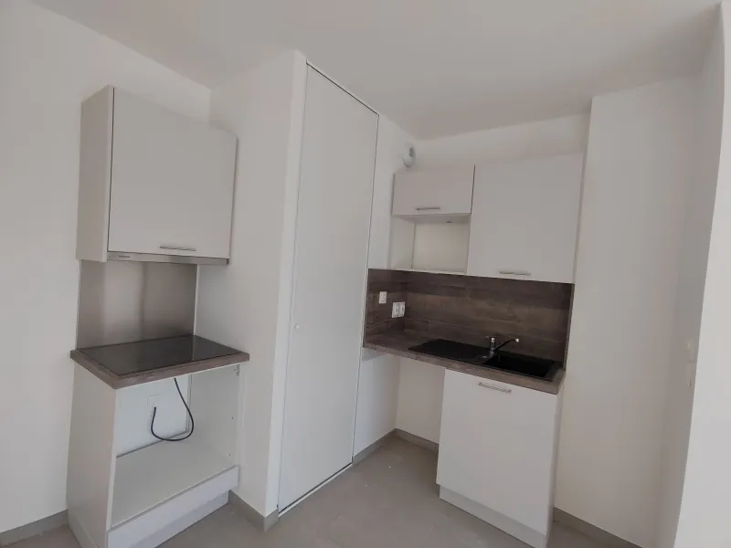 Köök - Modern Flat with Balcony in Saran