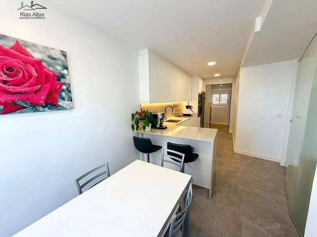 Sala da pranzo - Modernised Apartment with Sea View on Avenida del Ejército
