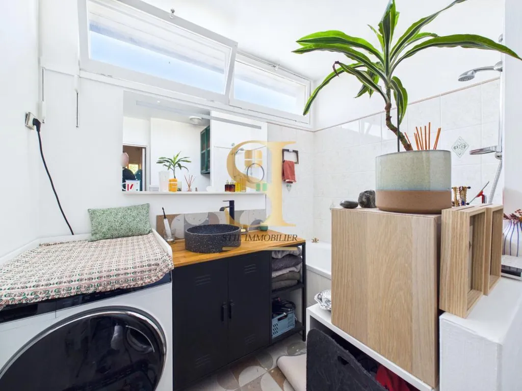 Buanderie - Appartement 5 Pièces avec Piscine à Draveil