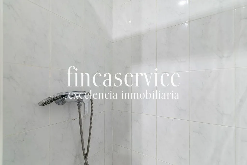 Vannitoad - Flat with Two Accesses in Sants, Barcelona