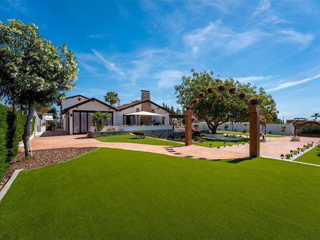 Aed - Villa with Pool and Terrace in Los Dolses