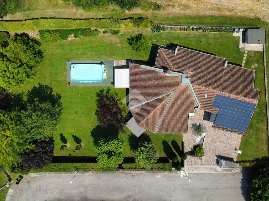 Õhuvaade - Villa with Private Park in Borgoforte