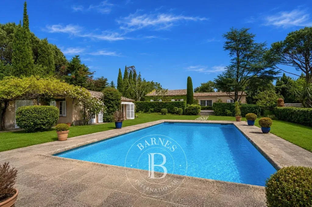 Piscine - Maison Provençale avec Piscine dans le Domaine Privé à Saint-Tropez