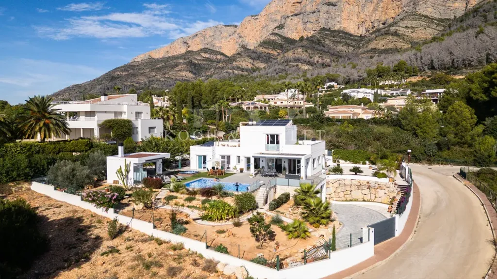 Välivaade - Modern Villa with Mountain View in Jávea