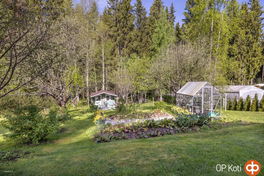 Jardin - Detached House with Sauna on Large Plot in Suburb