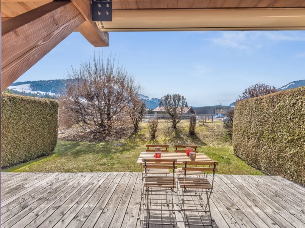 Terrazza - T2 Flat with South Terrace in Village Centre
