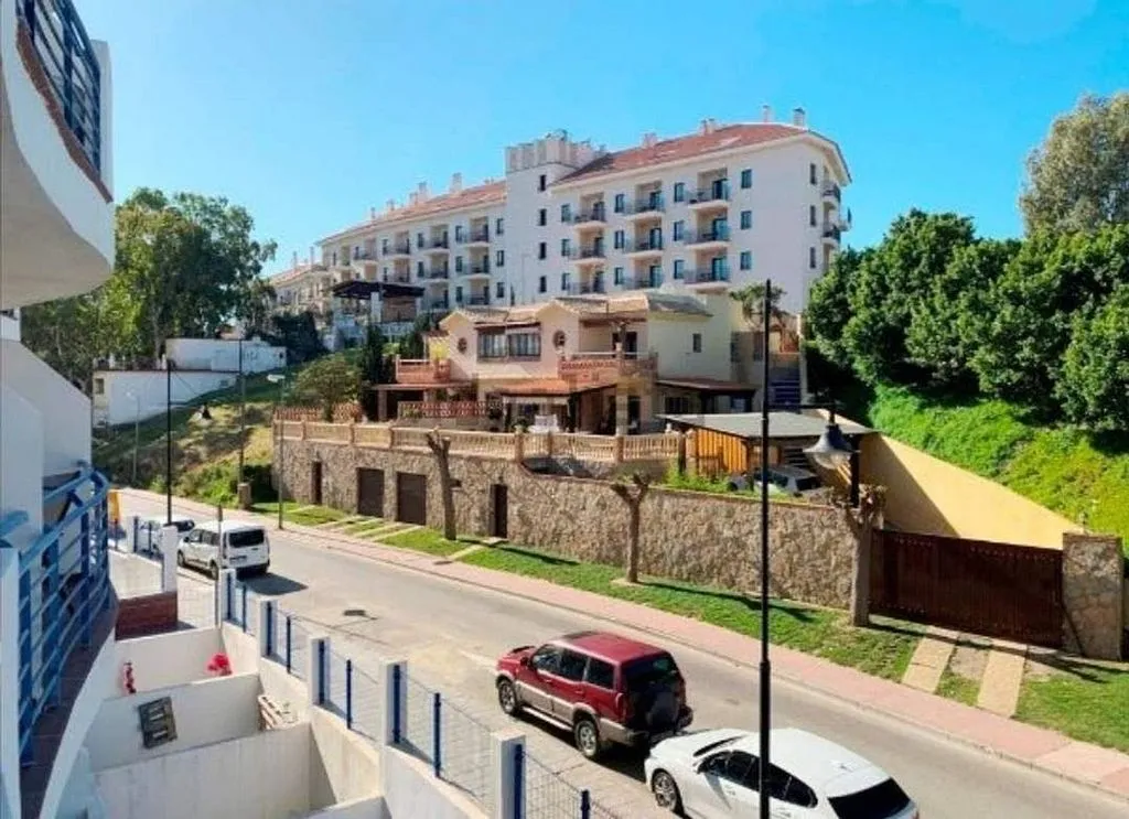 Balcon - 1-Bed Apartment with Pool in Benalmádena