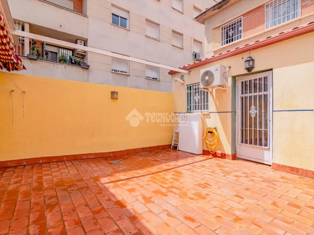 Giardino - Fully Renovated Duplex with Patio in Granada