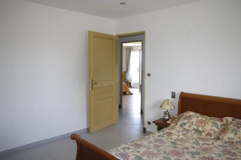 Chambres - Propriété avec Vue Panoramique à Peyrusse-Vieille