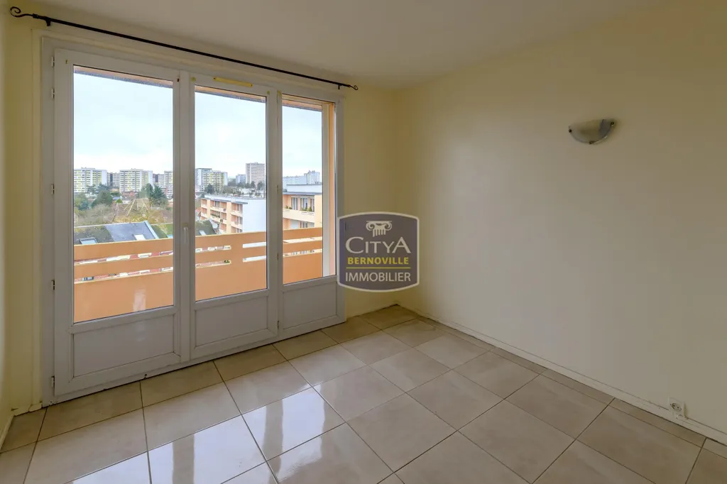 Pièces - Appartement Lumineux avec Balcon à Saint-Quentin