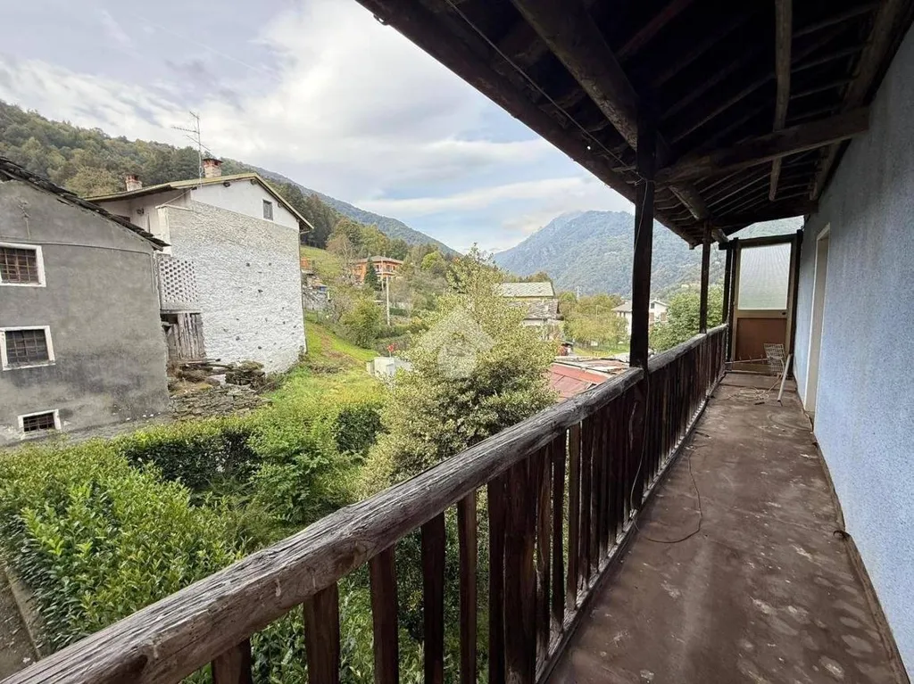 Balcon - Rustic House with Garden in Viù