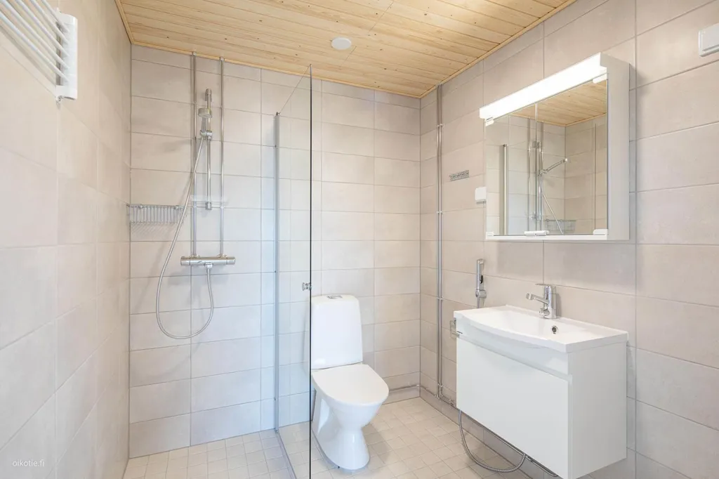 Salles de bain - Corner Apartment with Dual Aspect in Ainola