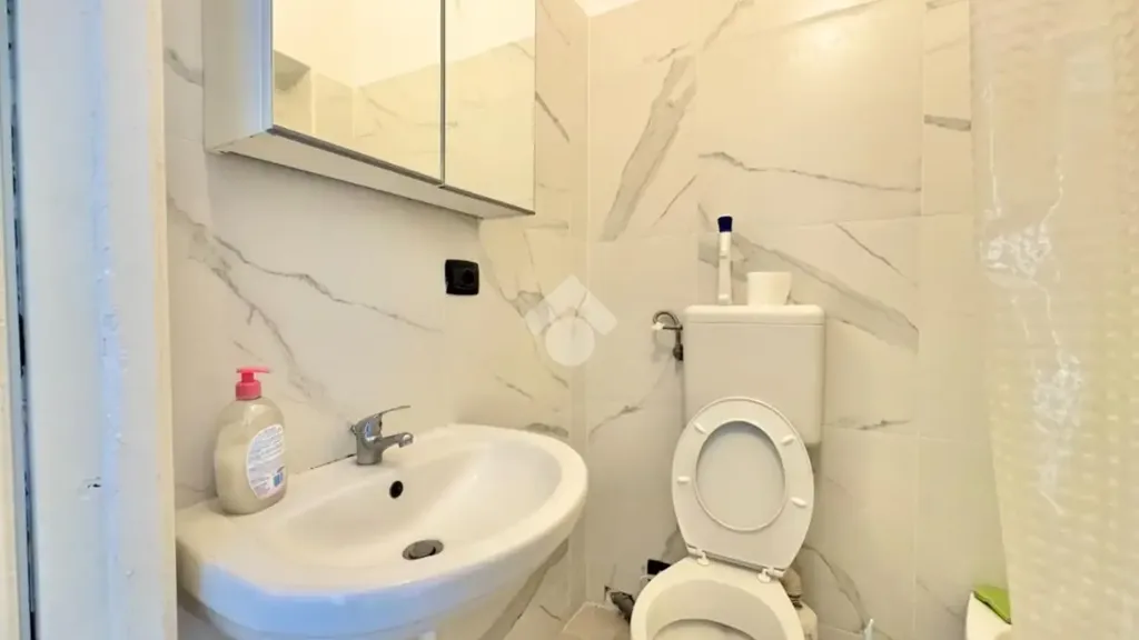 Bathrooms - 4-Room Apartment with Balcony in Bari