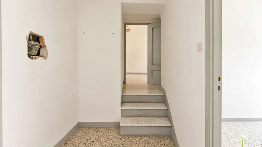 hallway_entrance