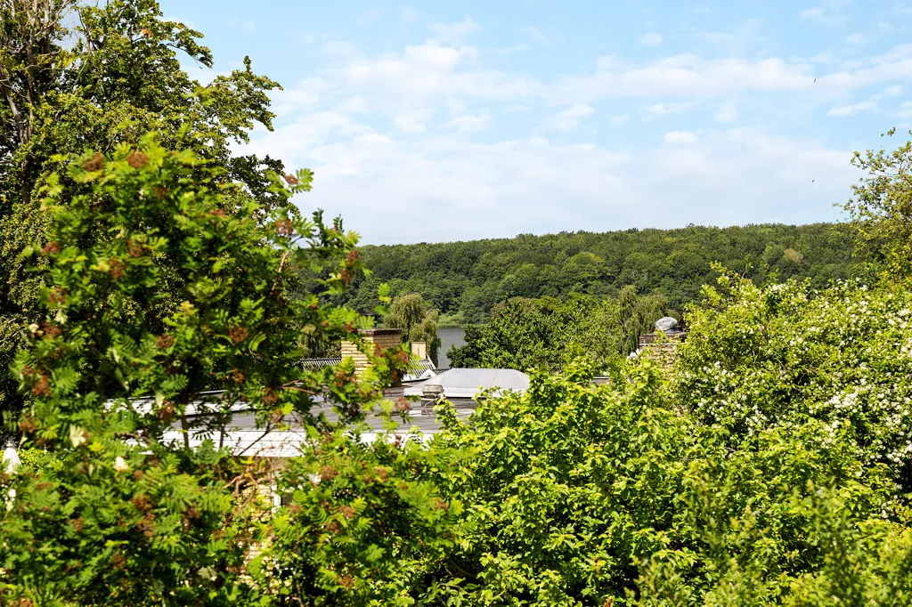 Giardino - Villa with Lake View in Ravnsnæs