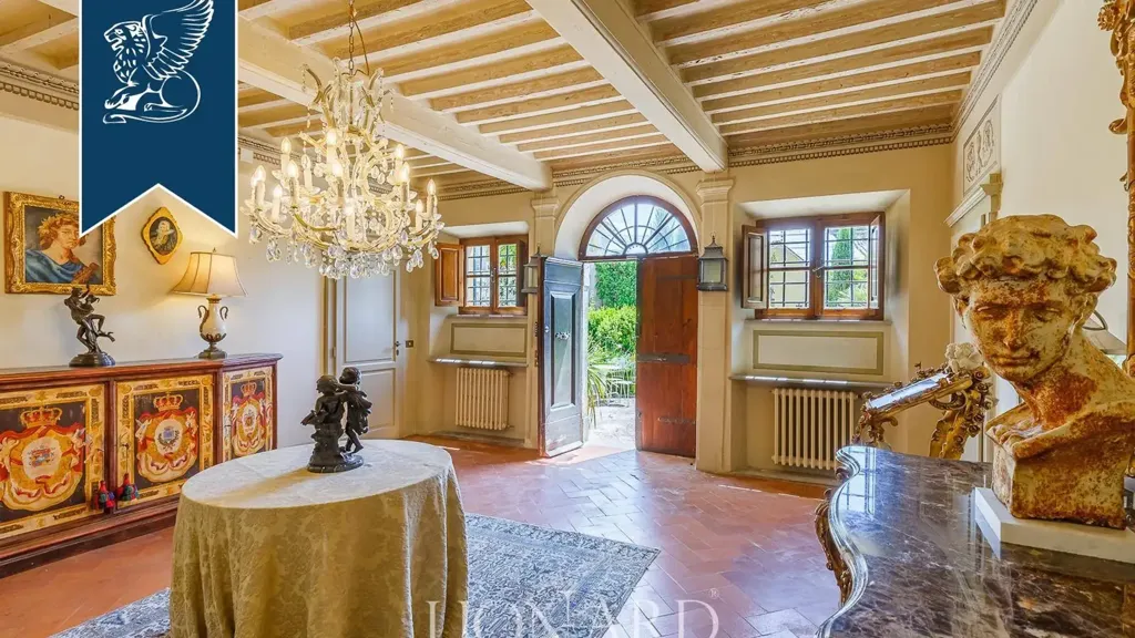 Esik - Historic Villa with Pool near Lucca