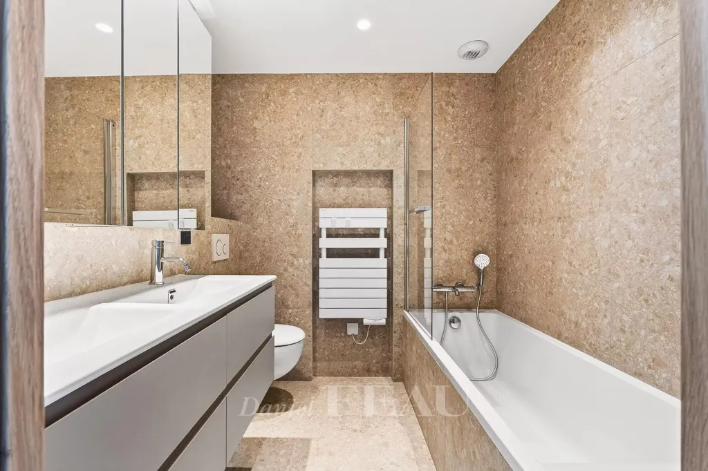 Salles de bain - Maison Contemporaine avec Vue Paris à Suresnes