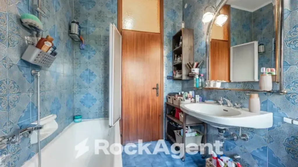 Bathrooms - Detached Villa with Garden in Abano Terme