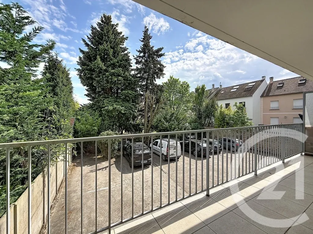 Balcon - Appartement Traversant avec Balcon à Nanterre