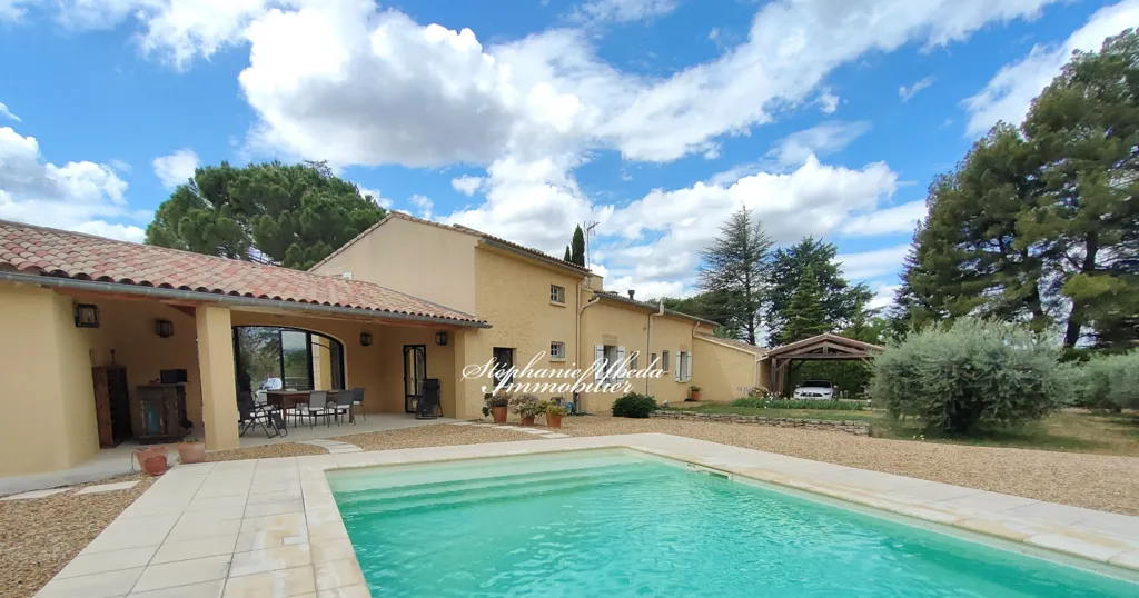 Bassein - Villa with Vineyard View in Cabrières-d'Avignon