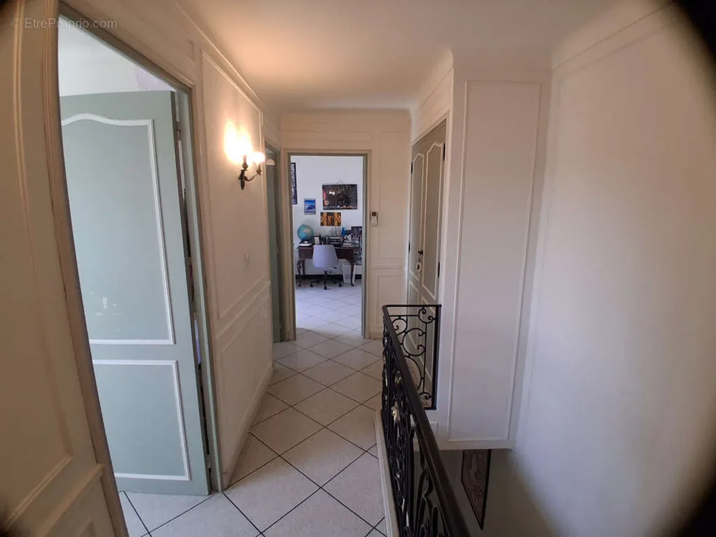 hallway_entrance