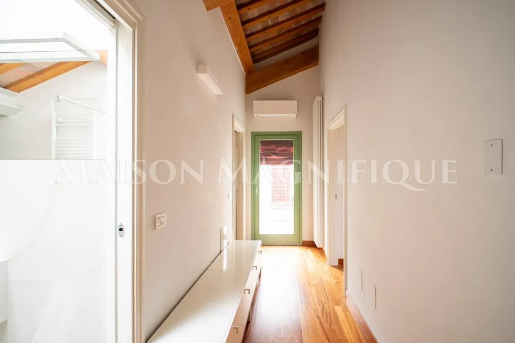 Esik - Renovated Flat with Courtyard in Ferrara