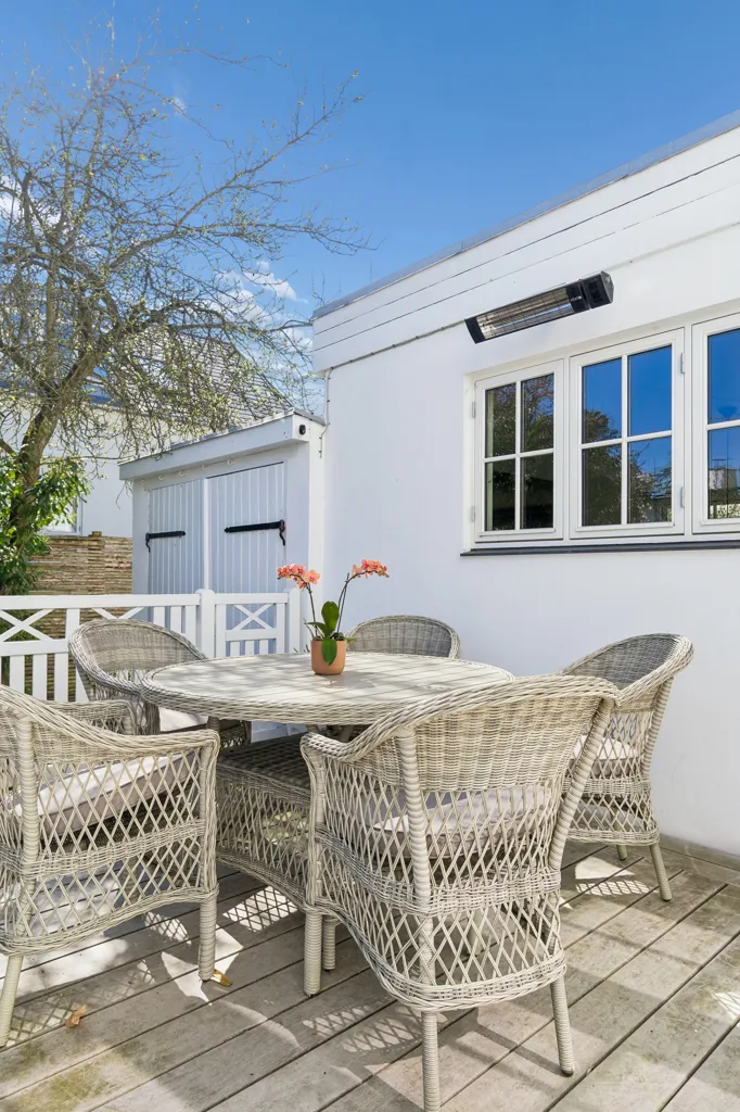 Terrass - Villa with Jacuzzi Terrace in Charlottenlund