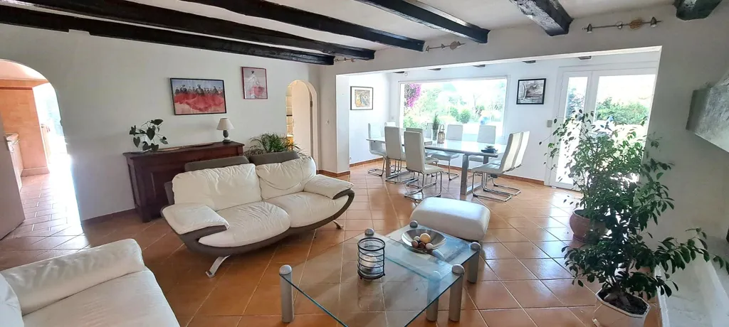 Elutuba - Charming Waterfront Property with Pool in Saintes Maries de la Mer