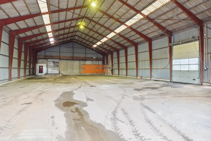 Pièces - Warehouse with Good Transport Access in Greve