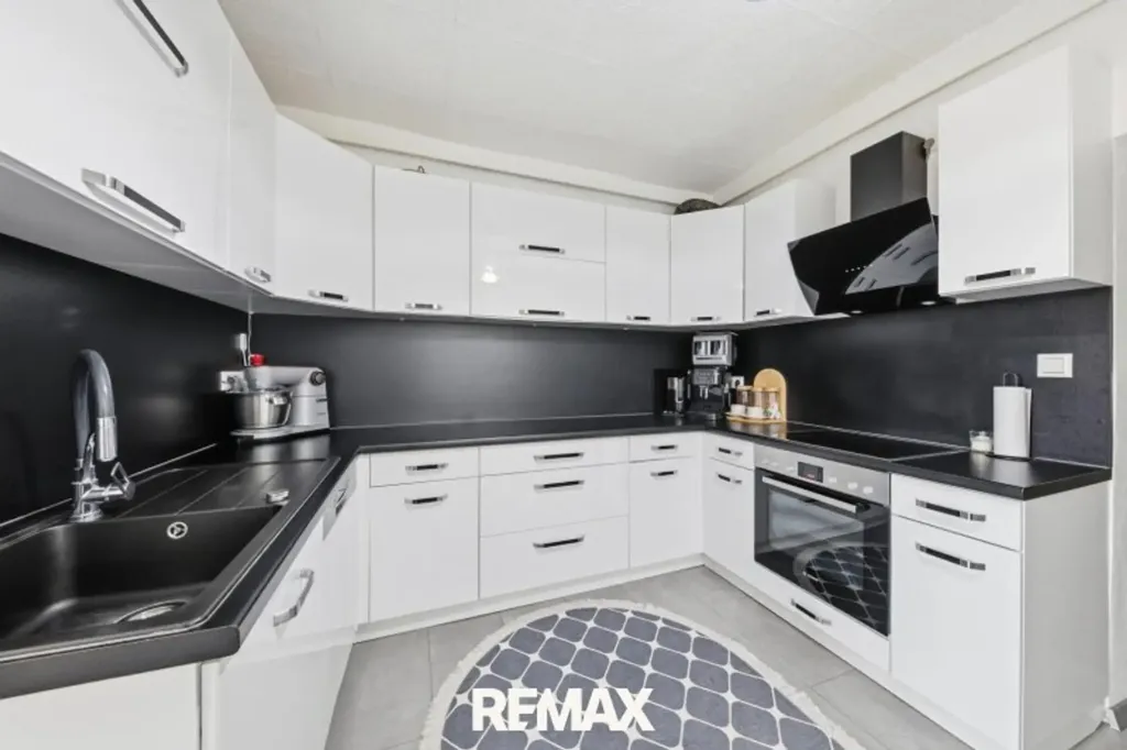 Cuisine - Multi-Unit House with Expansion Potential in Haschendorf