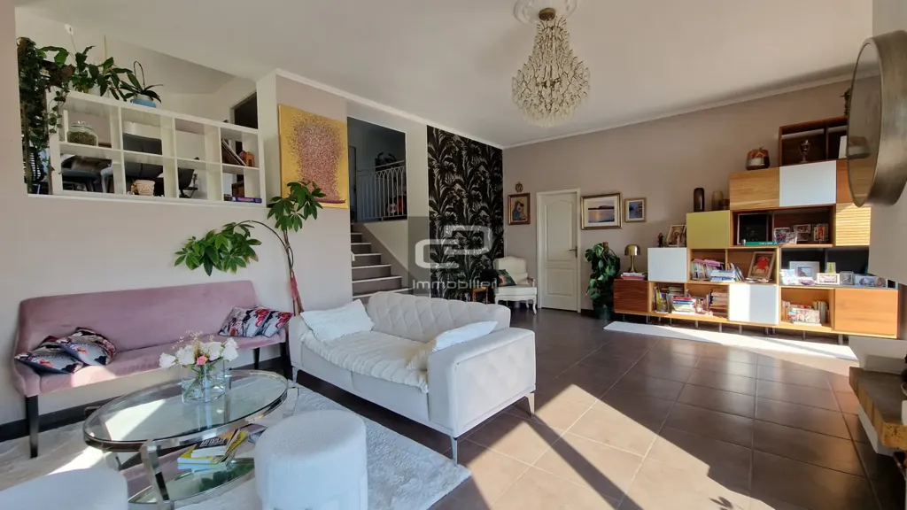 Elutuba - Villa with Exceptional View in Albigny sur Saône