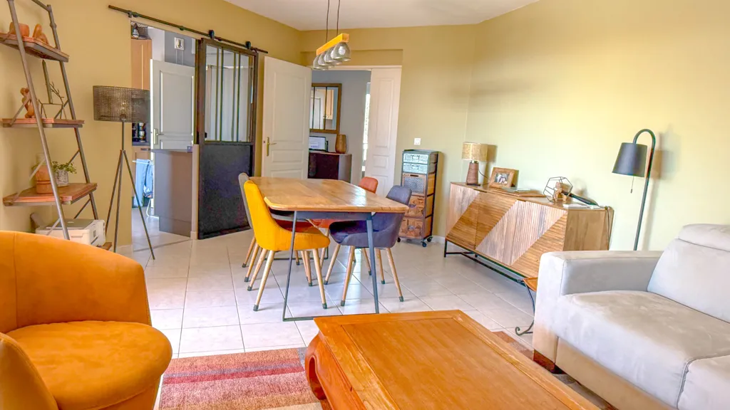 Elutuba - Renovated 3-Bed Apartment with Sea View in Antibes