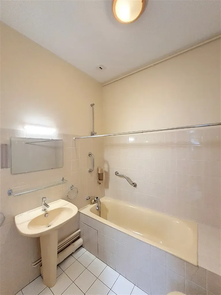 Salles de bain - Appartement T2 avec Interphone à Agen