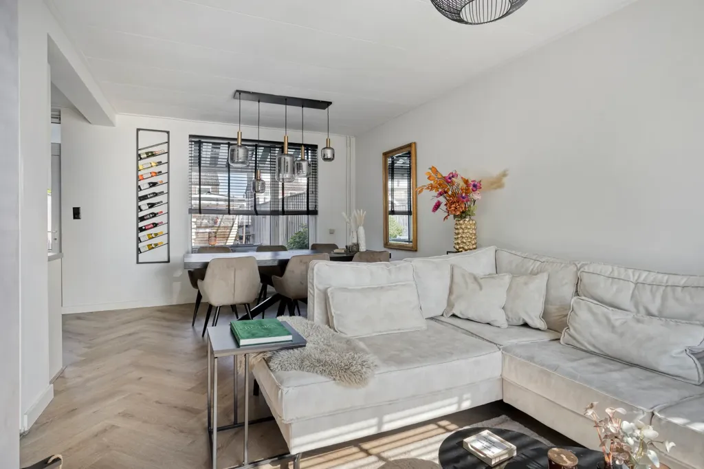Living Room - Modernised House with Garden in Pernis, Rotterdam