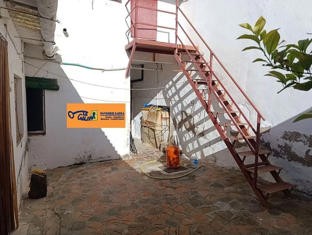 Giardino - Two-Storey House with Terrace in Valdepeñas