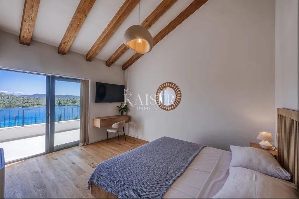 Bedrooms - Luxury Villa with Infinity Pool on Mali Iž