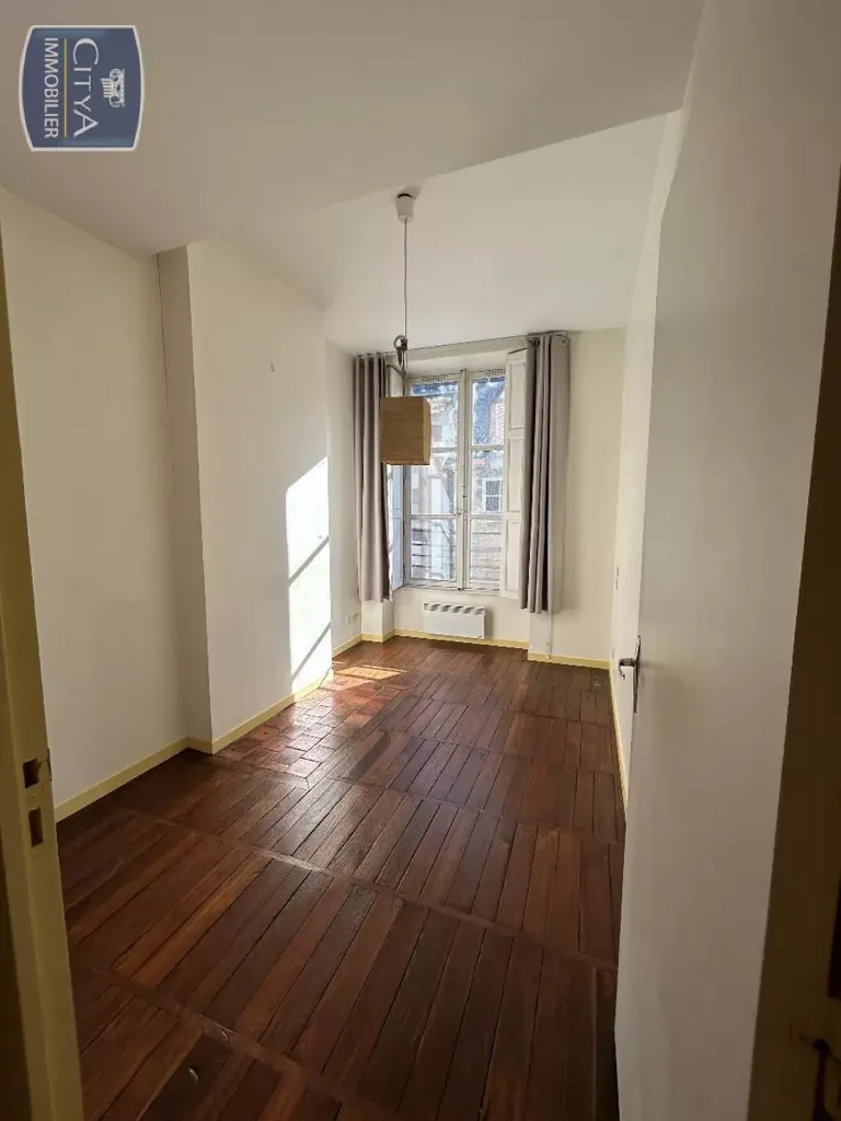 Rooms - Renovated Flat in Old Building, Blois