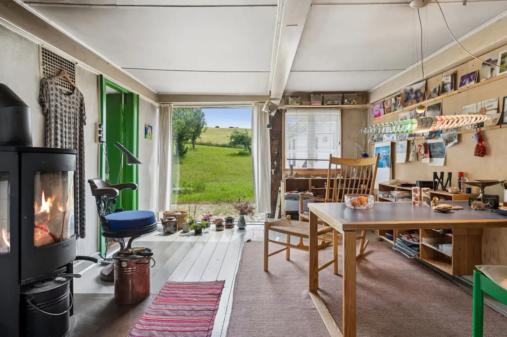 Elutuba - Historic Villa with Large Garden in Knebel
