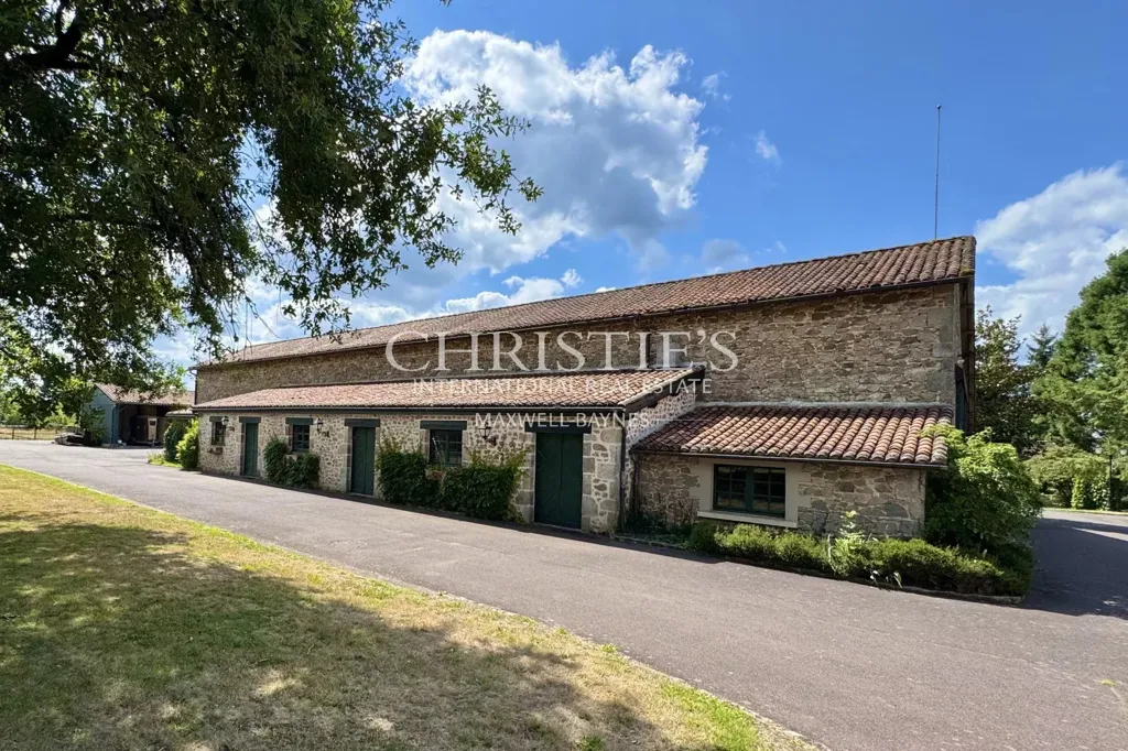 Extérieur - Domaine Historique avec Écuries dans le Périgord Vert