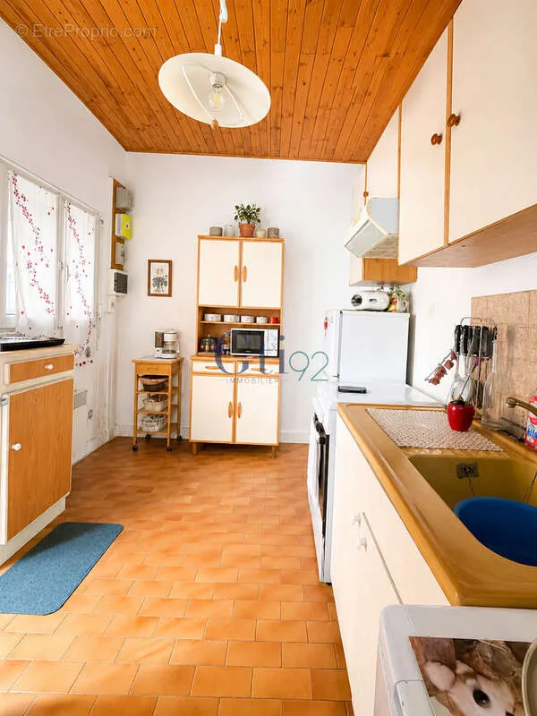 Kitchen - Studio in Green Setting near Clamart Wood