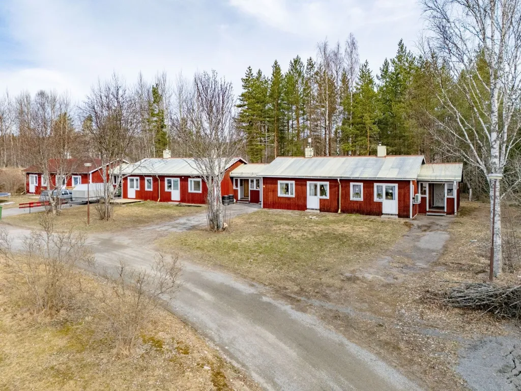 Vue aérienne - Fully Let Terraced House with Nature Near Ånge